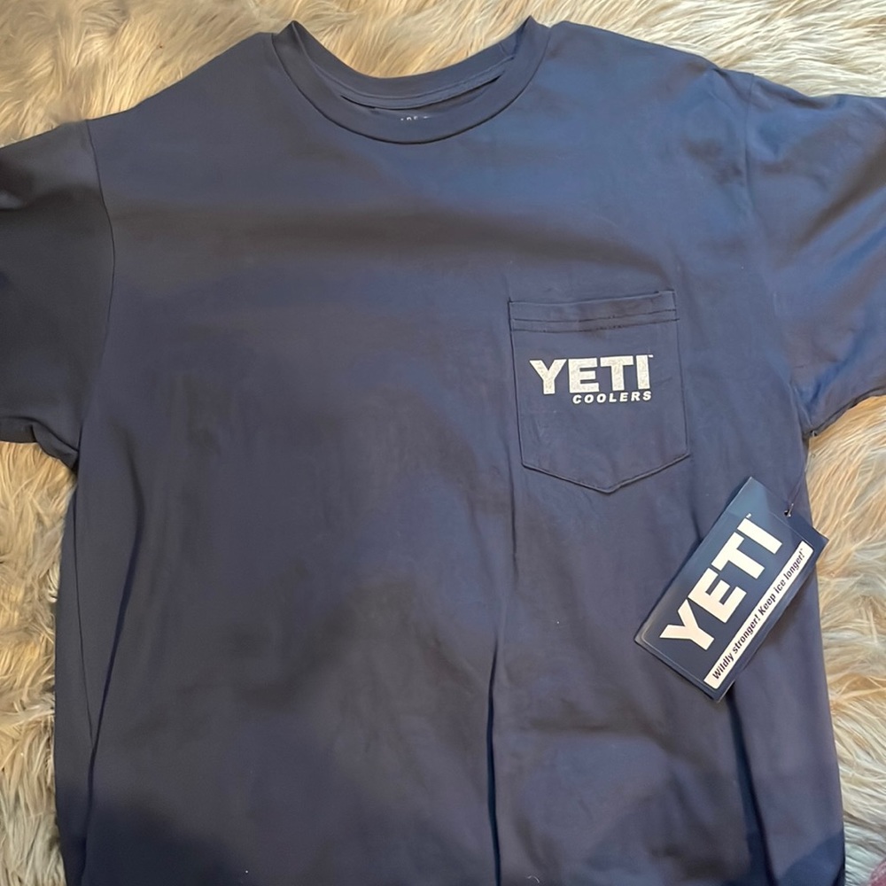 yeti tshirt size medium